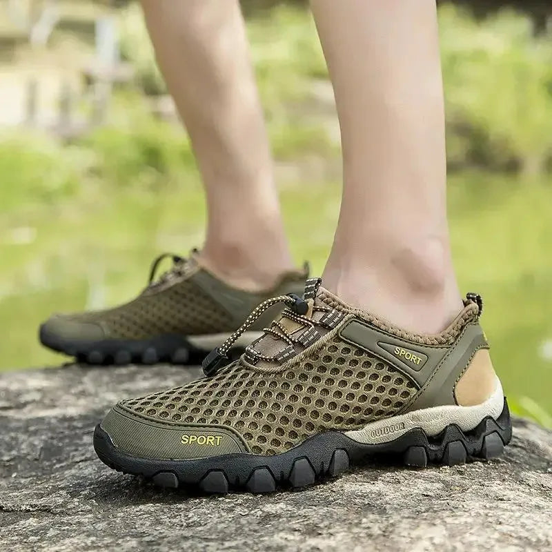 Fashionable sports shoes